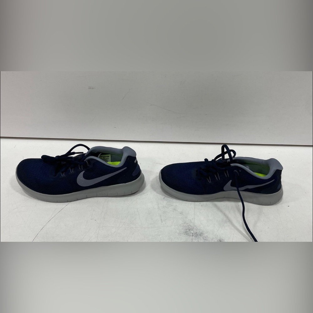 Nike Free Running shoe, Dark Blue, W 7.5, like new with original box